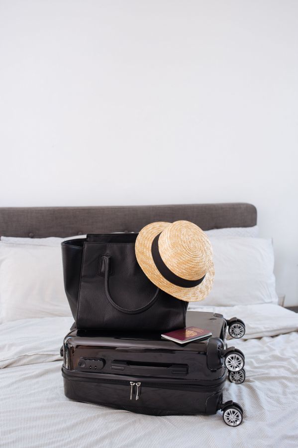 Valise dans un hotel de Paris